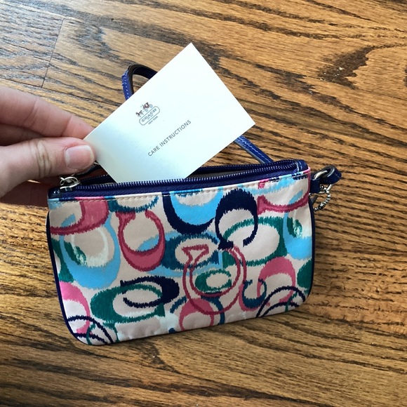 Coach Wristlet - Picture 3 of 4